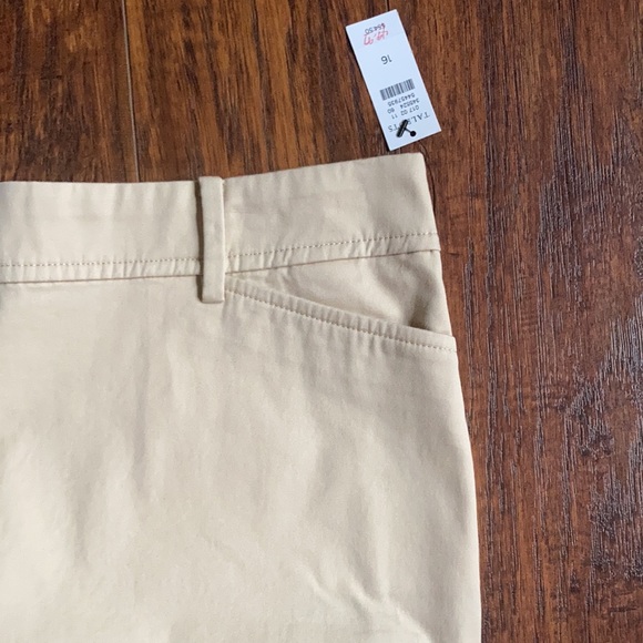 Talbots Perfect Short NWT - Picture 2 of 6